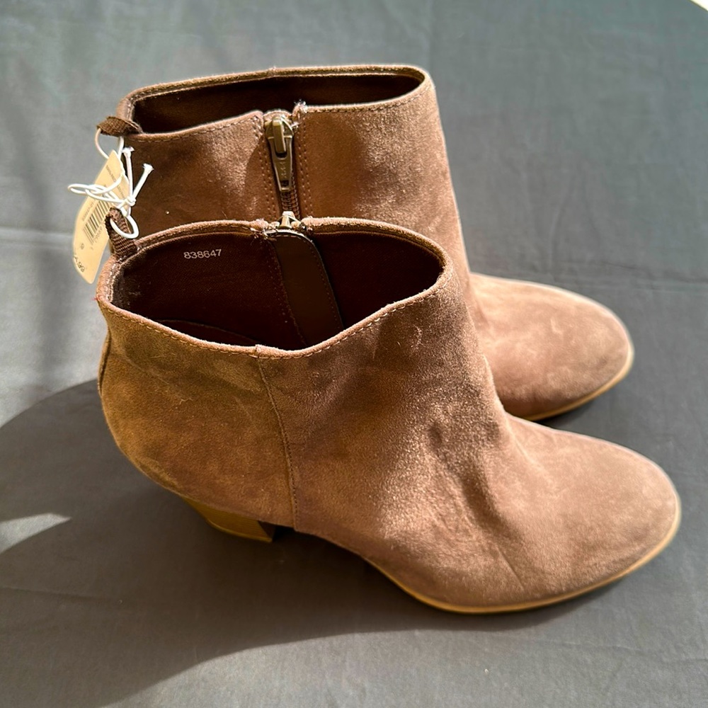 New with tag Gap Heeled Boots